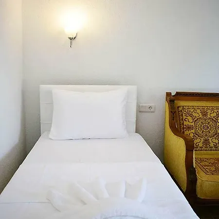 Saranda Teras *